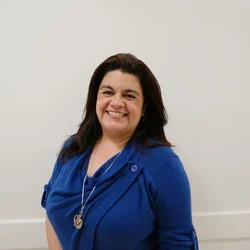 Jennifer headshot in the hallway